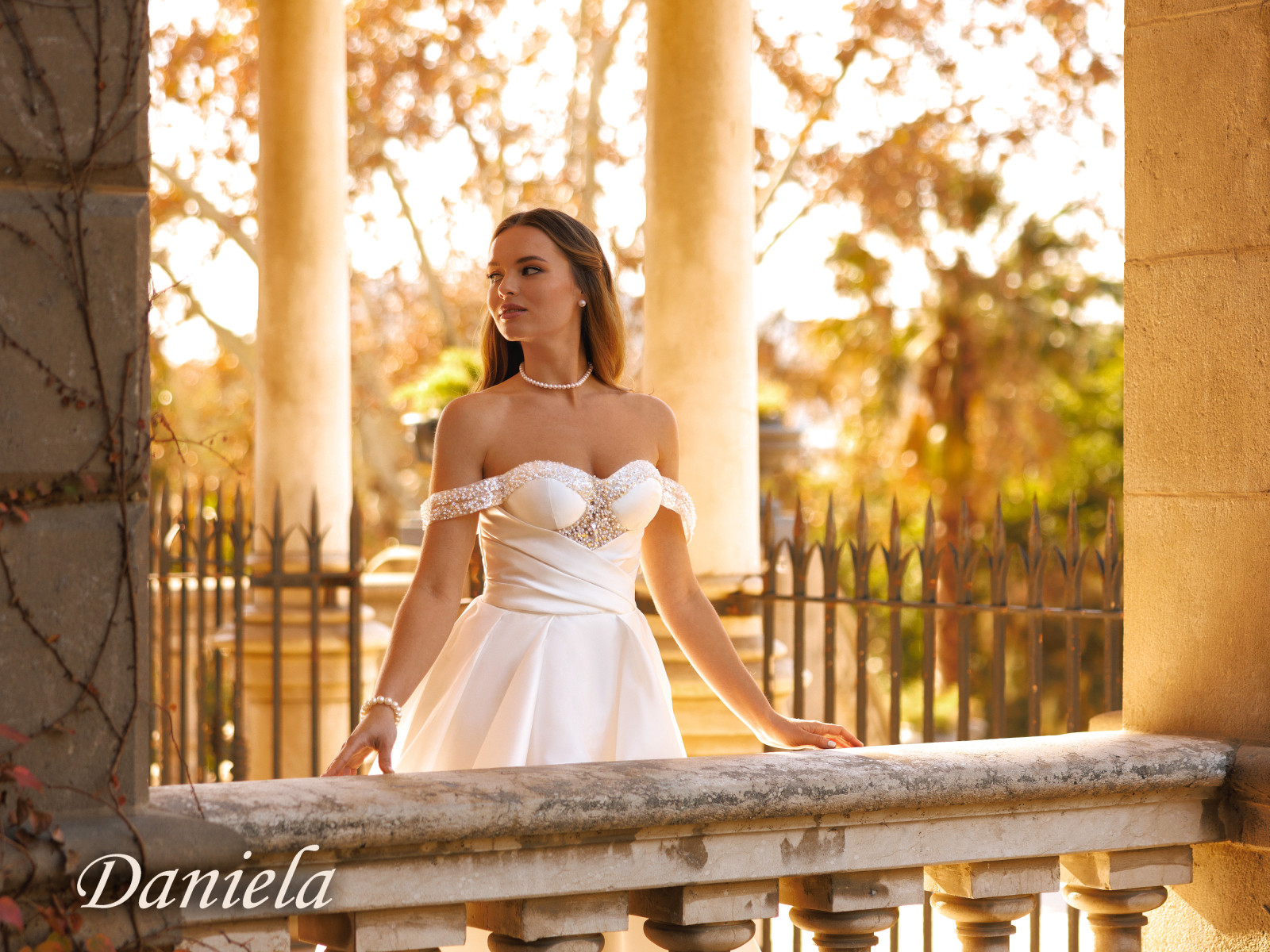 Tender and refined lacy wedding dresses